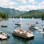 Veneajelu - People enjoying boating in lake